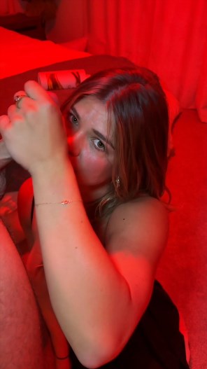 StevieXo – Blowjob Facial